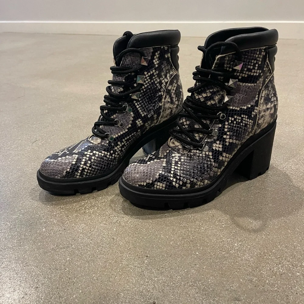 Marc Fisher Lanie Faux Leather Snakeskin Combat Boots Size 8 - Picture 2 of 10